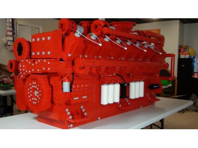 Двигатель Cummins QSK95 из Lego